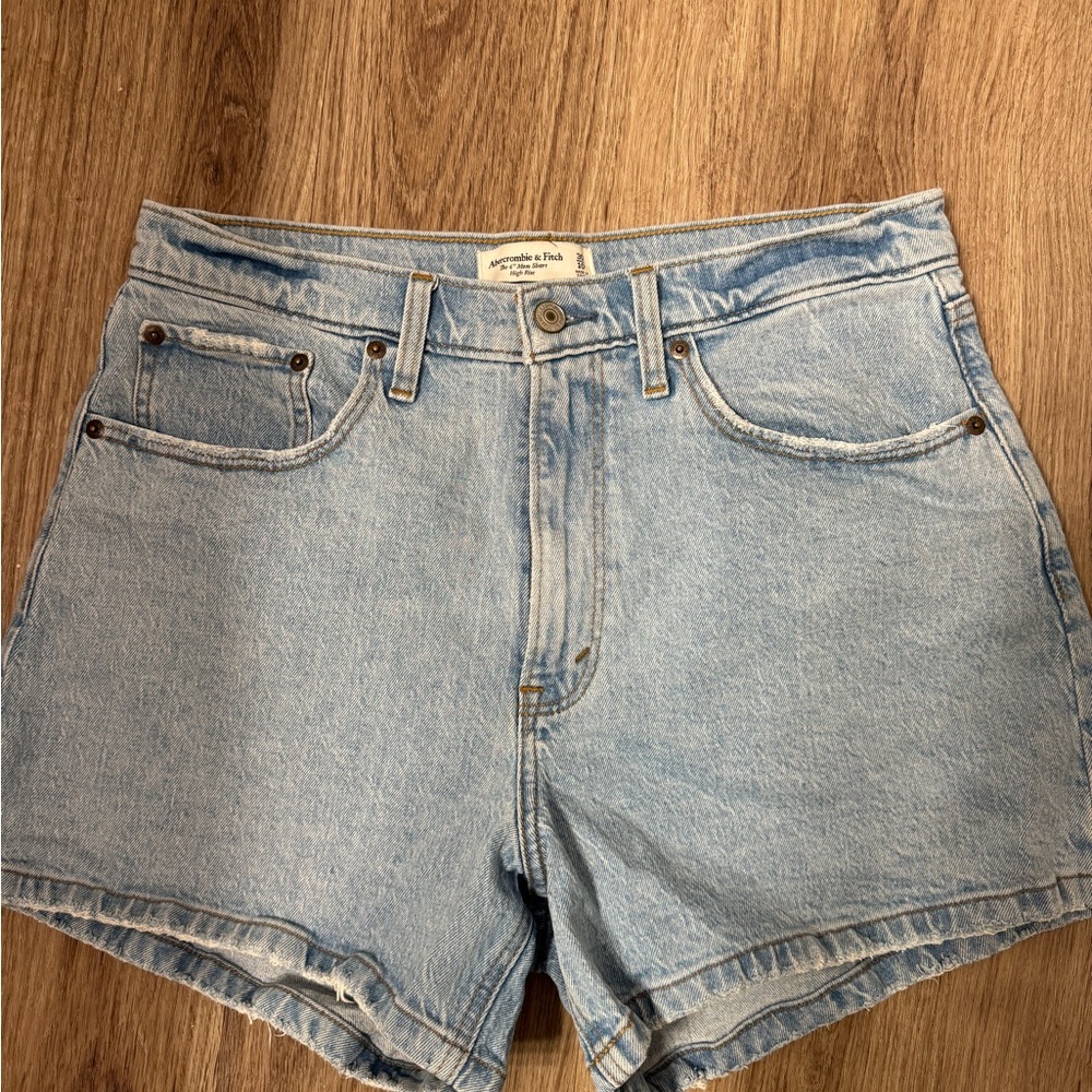 Abercrombie & Fitch The 4” Mom Short